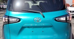 Toyota Sienta (Teal)