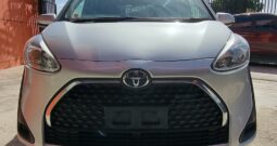 Toyota Sienta (Silver)