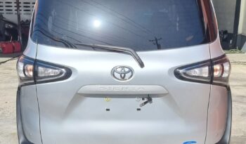 Toyota Sienta (Silver) full