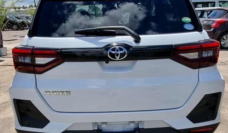 Toyota Raize ( Pearl White) full