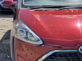Toyota Sienta Red (Hybrid)