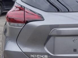 Nissan Kicks (Grey)