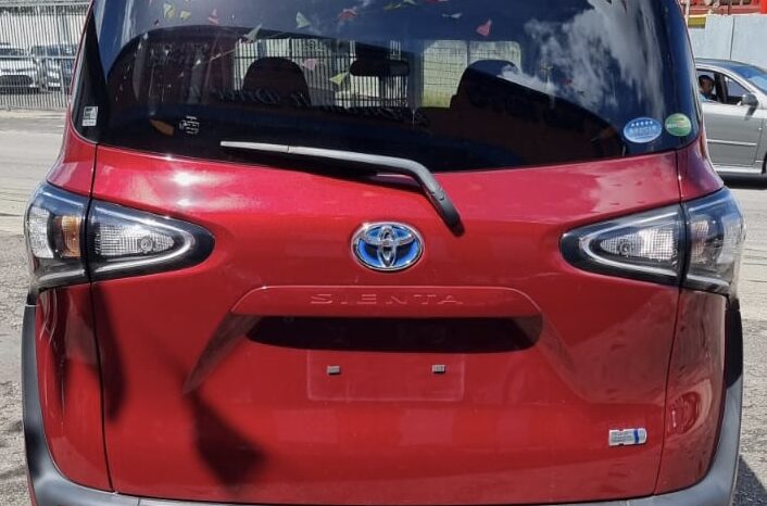 Toyota Sienta Red (Hybrid) full