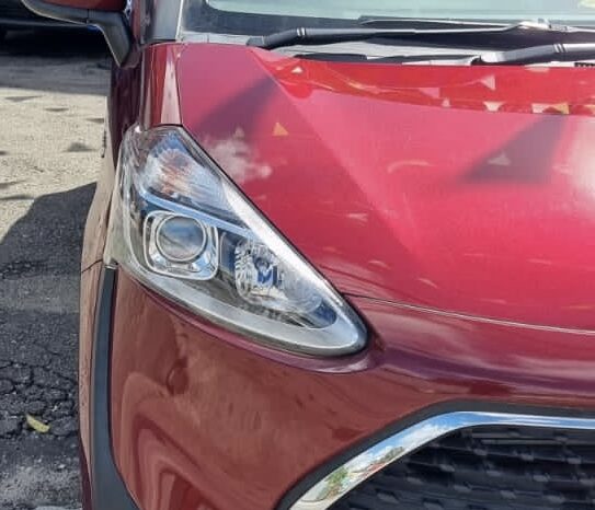 Toyota Sienta Red (Hybrid) full