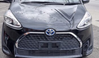 Toyota Sienta Black (Hybrid) full