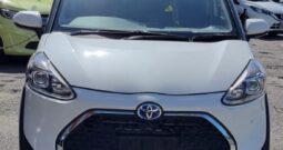 Toyota Sienta (White)