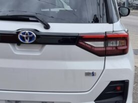 Toyota Raize Brand New ( White Hybrid)