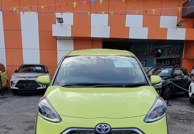 Toyota Sienta Green ( Hybrid) full