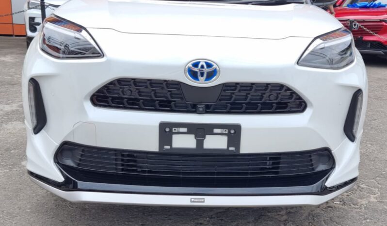Toyota Yaris Cross White (White & Silver Body-kit) full