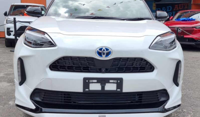Toyota Yaris Cross White (White & Silver Body-kit) full