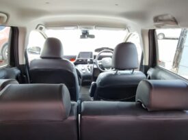 Toyota Sienta 7 Seater Hybrid (2020 Black)