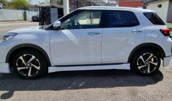 Toyota Raize White & Black 2021(Hybrid Bodykit) full