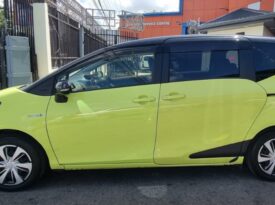 Toyota Sienta 7 Seat Green With Black Top 2020 (Hybrid )
