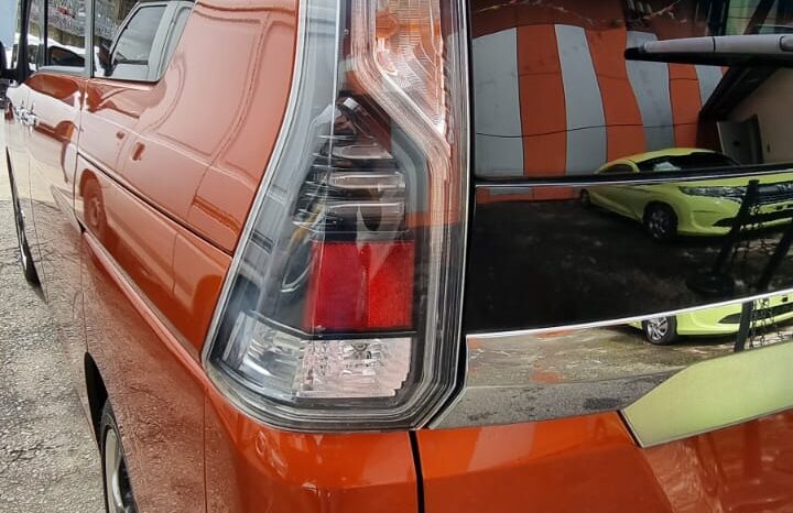 Nissan Serena(Orange) full
