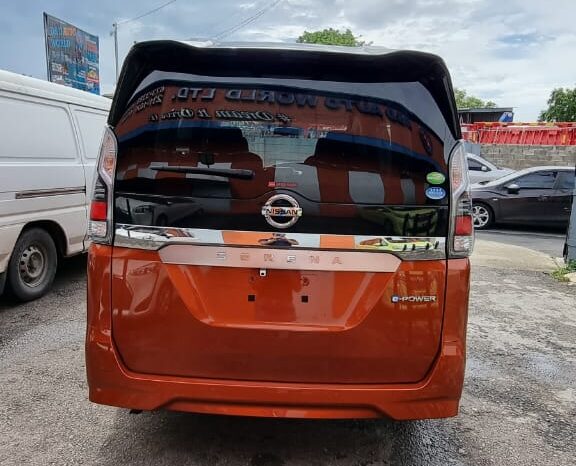 Nissan Serena(Orange)