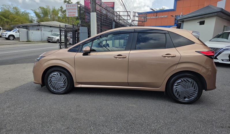 Nissan Note 2024 Gold full
