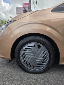 Nissan Note 2024 Gold full