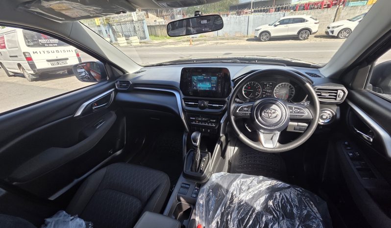 Toyota Hyryder S Black 2025 Brand New full