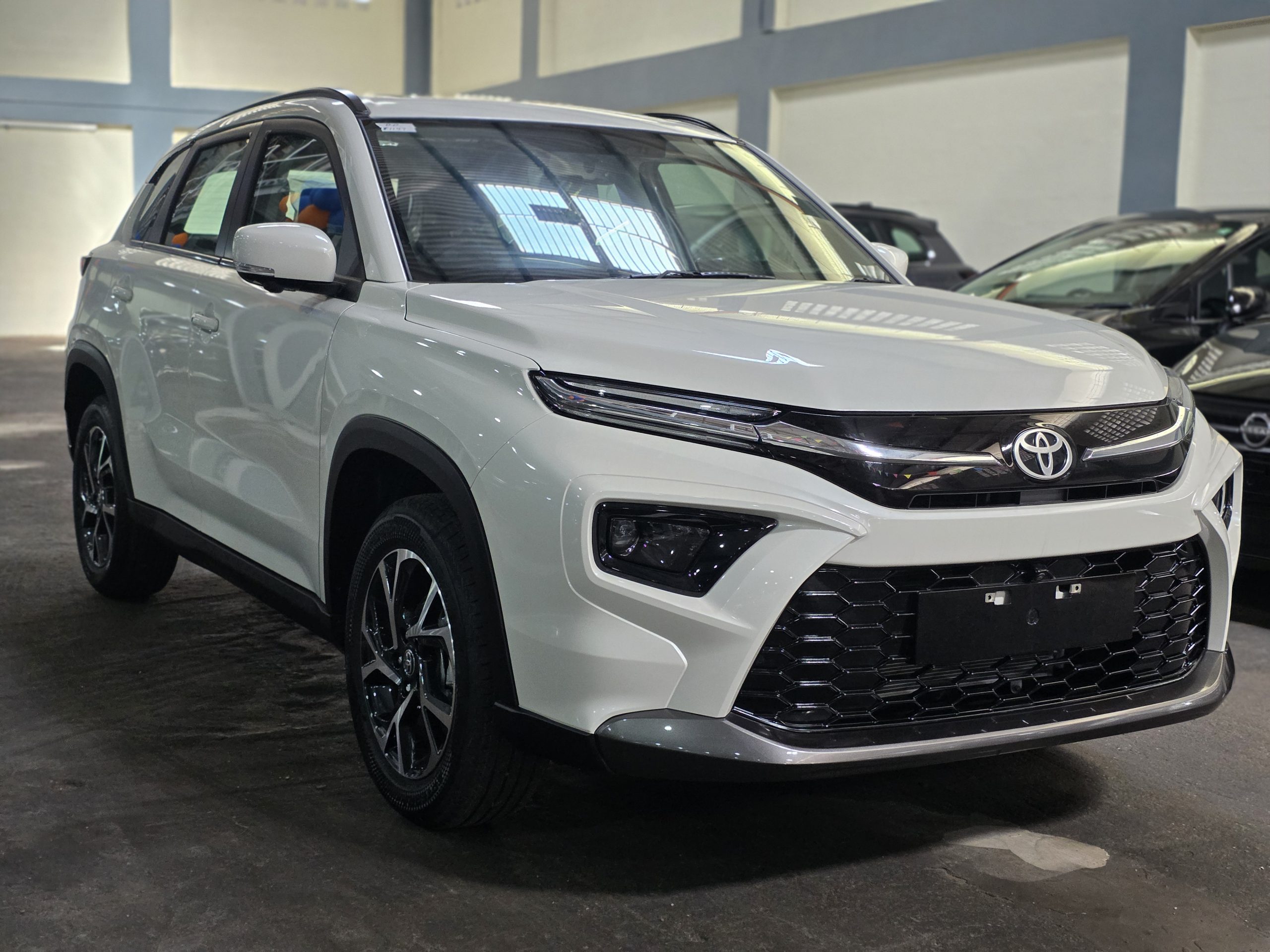 Toyota Hyryder V White 2025 Brand New