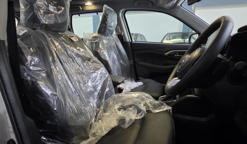 Toyota Hyryder V White 2025 Brand New full