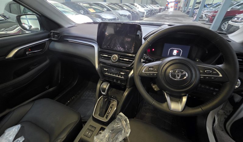 Toyota Hyryder V White 2025 Brand New full