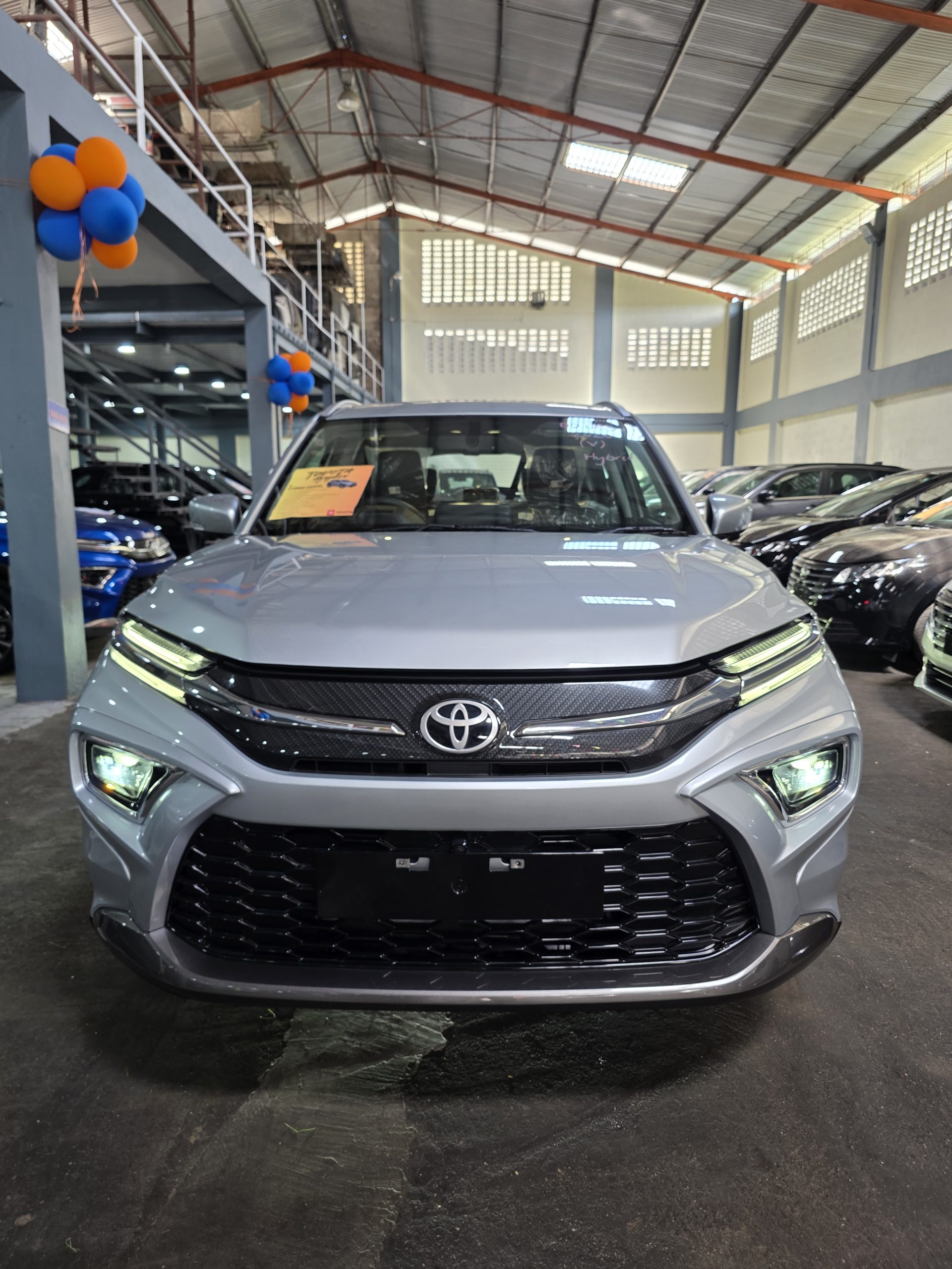 Toyota Hyryder V Full Hybrid Silver 2025 Brand New