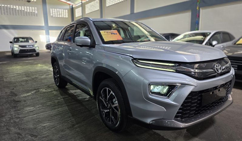 Toyota Hyryder V Full Hybrid Silver 2025 Brand New full