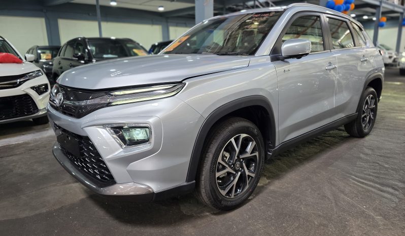 Toyota Hyryder V Full Hybrid Silver 2025 Brand New full