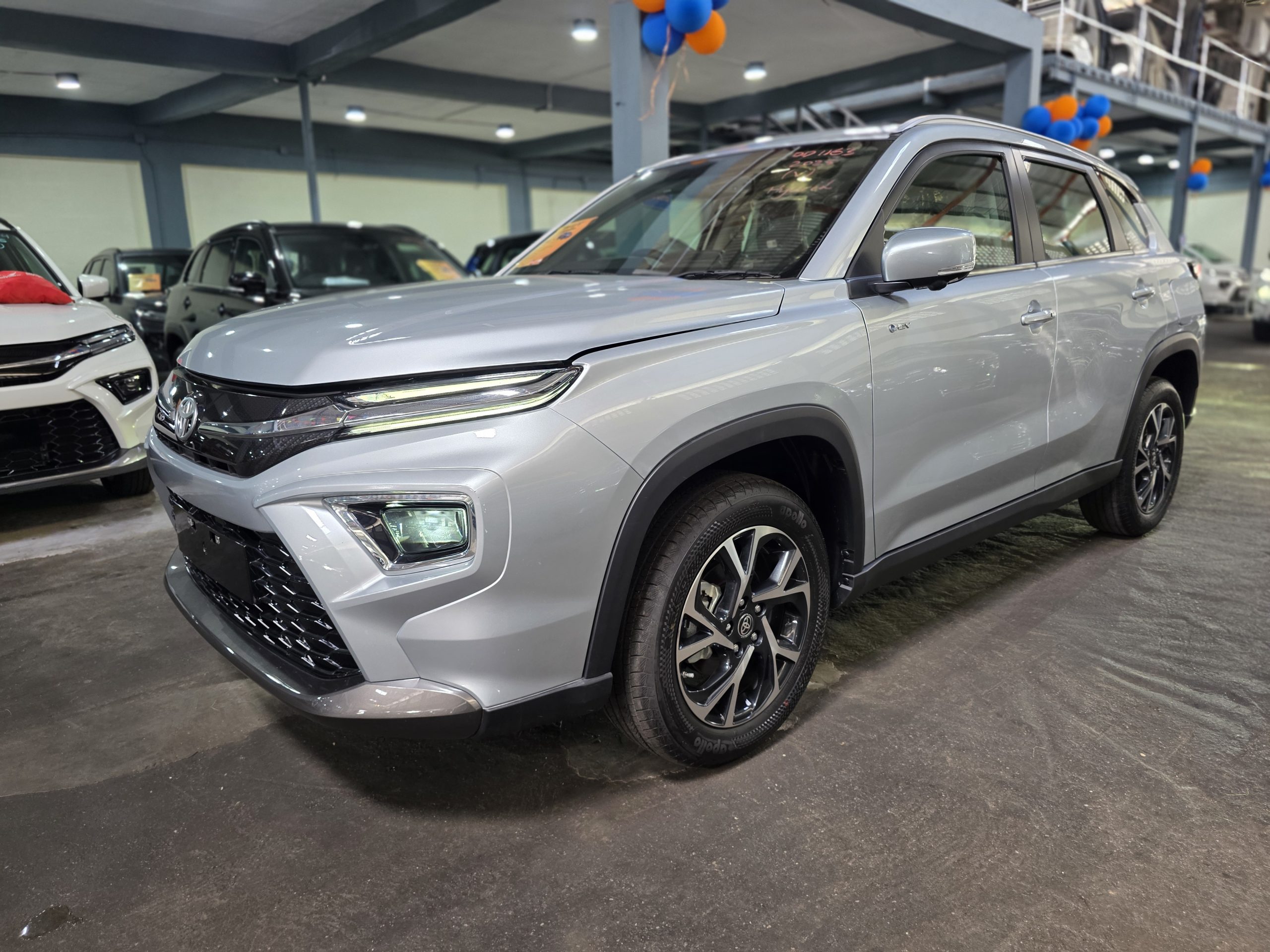 Toyota Hyryder V Full Hybrid Silver 2025 Brand New