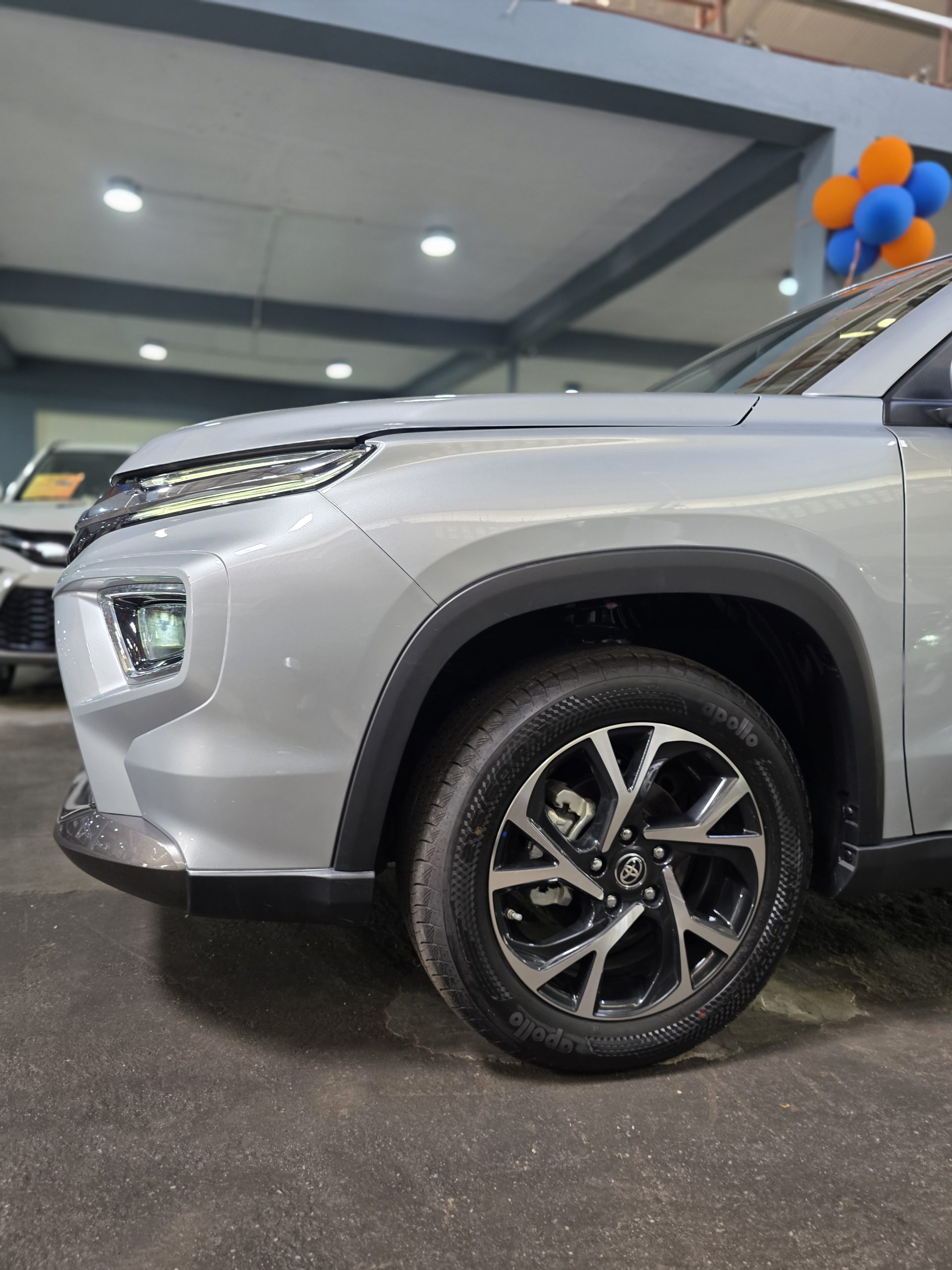 Toyota Hyryder V Full Hybrid Silver 2025 Brand New