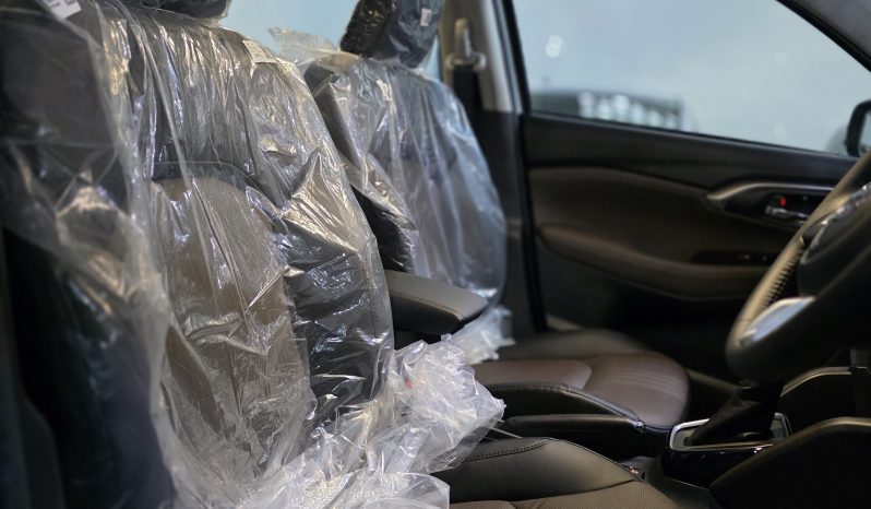 Toyota Hyryder V Full Hybrid Silver 2025 Brand New full
