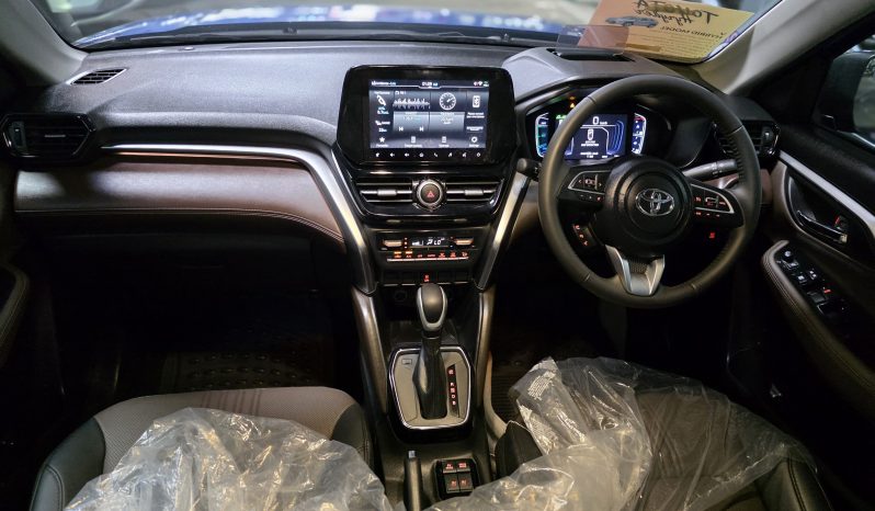Toyota Hyryder V Full Hybrid Blue 2025 Brand New full