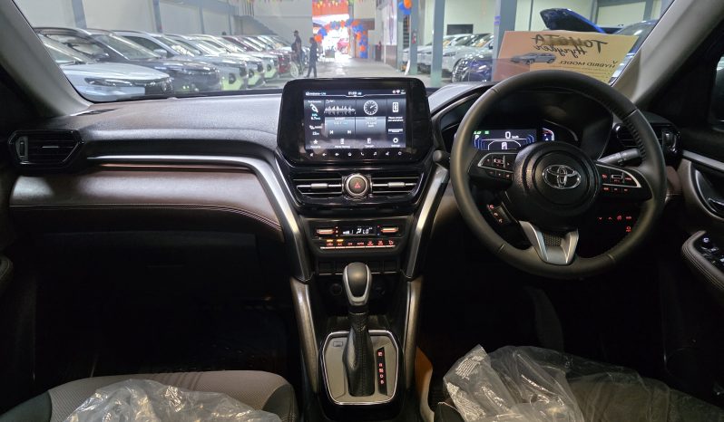 Toyota Hyryder V Full Hybrid Blue 2025 Brand New full