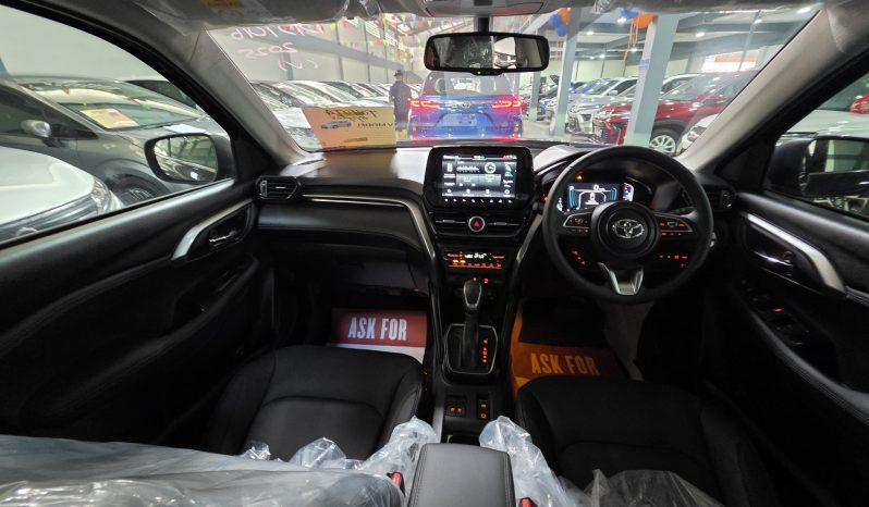 Toyota Hyryder V Black 2025 Brand New full