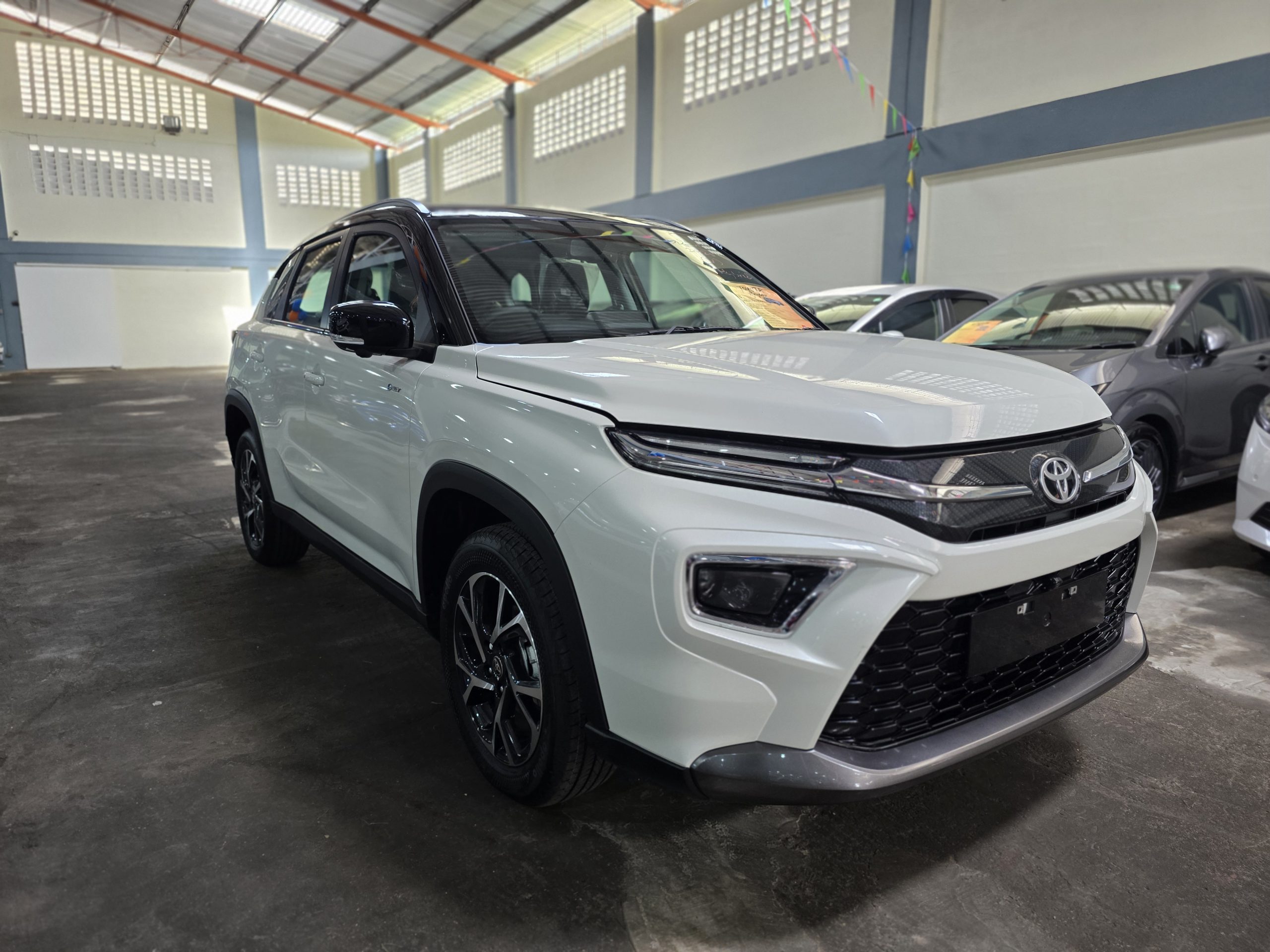 Toyota Hyryder V Full Hybrid White 2025 Brand New