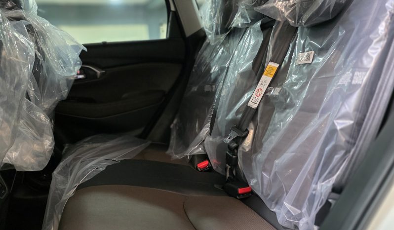 Toyota Hyryder V Full Hybrid White 2025 Brand New full