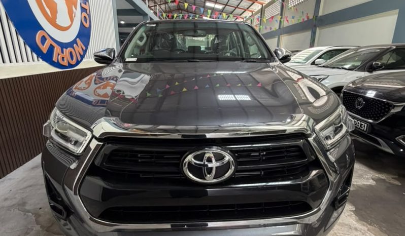 Toyota Hilux 4×4 Grey 2025 Brand New full