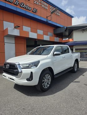 Toyota Hilux 4×4 White 2026 Brand New